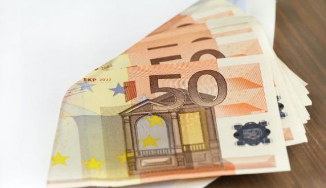 Plic cu 33.000 de euro, găsit într-un coș la supermarket - agfzad05ngnmodrjyjlkymy2zjbhm2i1-1537443372.jpg