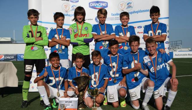 Academia Hagi începe aventura la Marrakech - agh2003cupadanone-1445450376.jpg