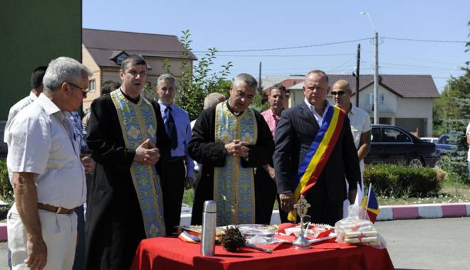Primarul Cristian Cîrjaliu a pus piatra de temelie a noului Centru Turistic din Agigea - agigeacentruturism2-1437406040.jpg