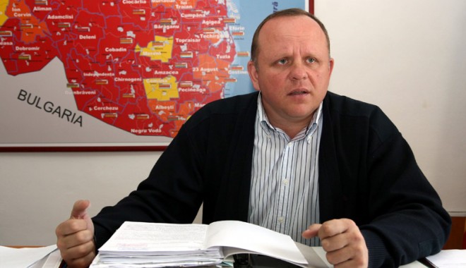 Primarul Cristian Cîrjaliu a primit finanțare pentru înființarea unui centru  de informare turistică - agigeacristianmaricelcarjaliu23-1384357528.jpg
