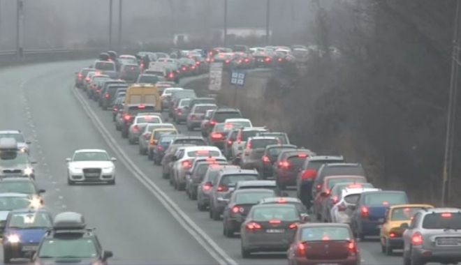 Aglomeraţie pe DN1. Se circulă în coloană în staţiunile de pe Valea Prahovei - aglomerat-1672659772.jpg