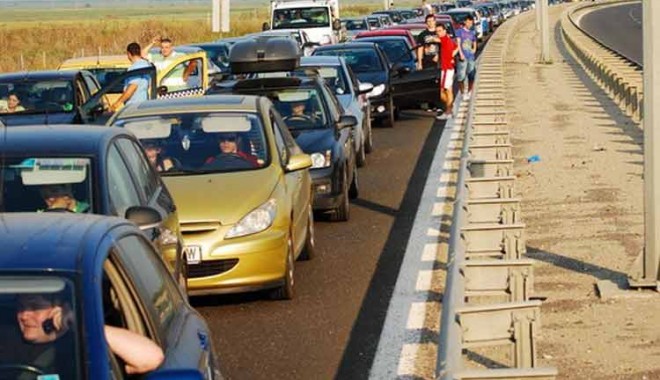 Trafic aglomerat în Constanța și pe A2. Ce măsură a luat Poliția Română - aglomeratautostradasoareluibloca-1407591776.jpg