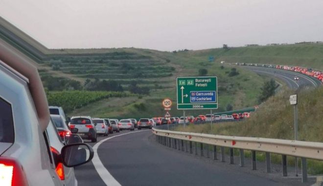 Aglomerație pe Autostrada Soarelui! Se circulă cu dificultate în zona cu lucrări - aglomeratie-1591424594.jpg