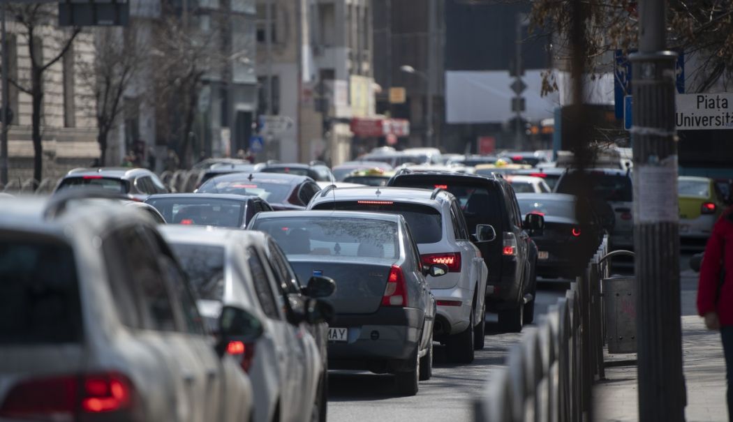 ÎNCEPE AGLOMERAŢIA ÎN TRAFIC! Poliţiştii rutieri recomandă deplasarea pe rute alternative - aglomeratie-1714987848.jpg