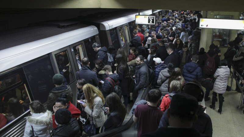 Timpi mari de așteptare la metrou, după ce mecanicii de tren au intrat în concedii medicale - aglomeratie-metrou-1738833579.jpg