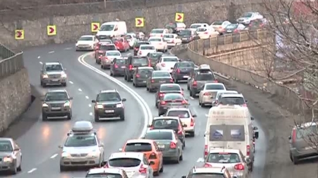 Șoferi, atenție! Coloană de mașini pe mai mulți kilometri, pe DN 1 - aglomeratie138040600-1492181954.jpg