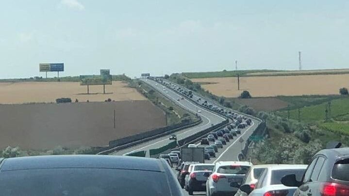 Atenție, șoferi! Circulați cu prudență în minivacanța de Rusalii! - aglomeratieautostradaa2mare1-1749284220.jpg