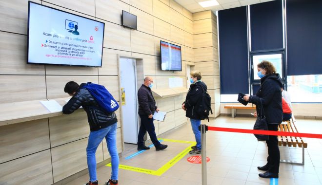 Aglomeraţie la Buletine. Constănţenii se pot programa online - aglomeratielabuletine-1622745762.jpg