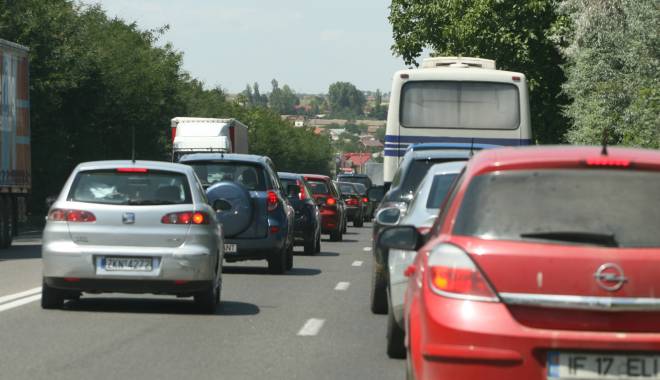 Vânzările de autovehicule electrice și hibride noi s-au dublat în 2015 - aglomeratiemasini12-1453633324.jpg