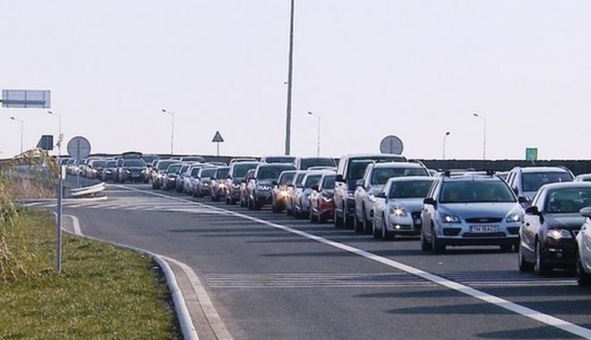 CIRCULAȚIE ÎNGREUNATĂ PE AUTOSTRADA SOARELUI - aglomeratievama3-1569605988.jpg