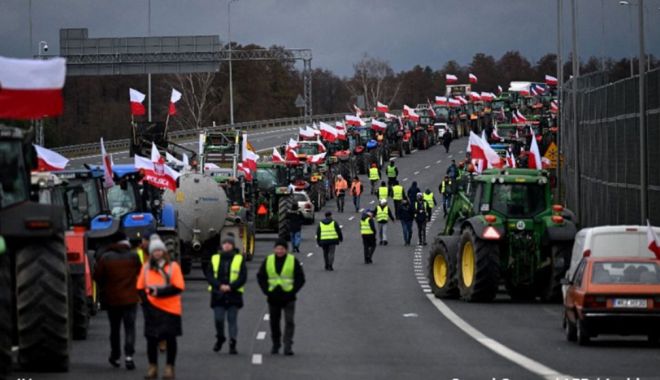 Agricultorii polonezi blochează un punct de trecere cu Germania