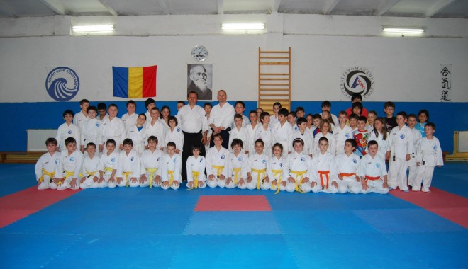 Peste un deceniu de aikido, celebrat la Constanța - aikikaiconstanta4-1343906836.jpg