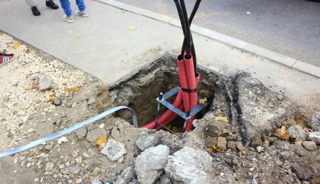 A început tăierea stâlpilor de beton de pe bulevardul Mamaia - ainceputtaierea-1553100061.jpg