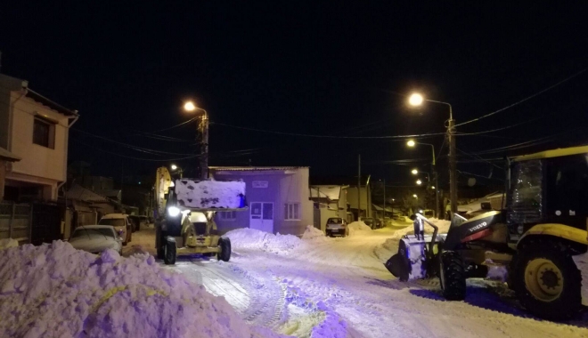 GALERIE FOTO / A început evacuarea și transportul zăpezii din Constanța - ainceputzapada-1484296423.jpg