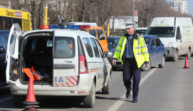 A întors neregulamentar și a provocat un accident rutier - aintorsneregulamentaraccidentrut-1387394524.jpg