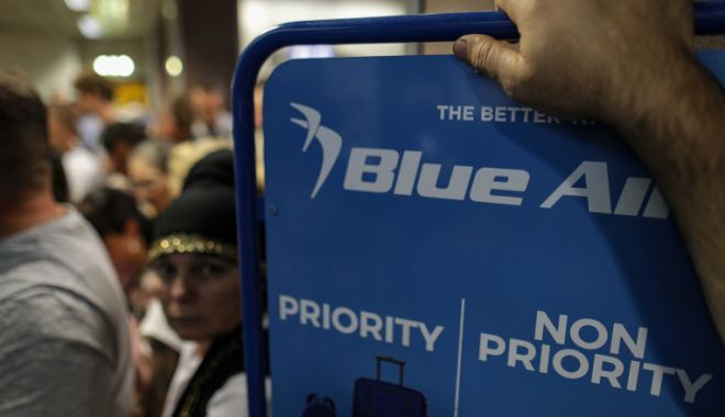Ministerul Turismului: Călătorii care au achiziţionat bilete de la Blue Air pot recupera banii