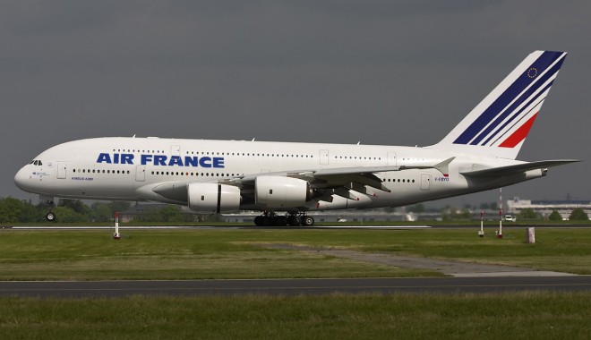 Un avion A380 al Air France, deviat de la traseu - airbusa380airfrance2-1395848559.jpg