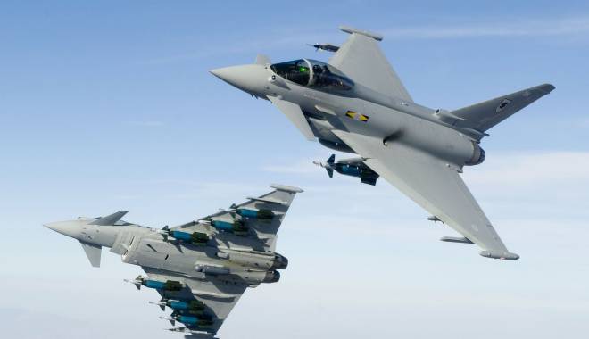 Avioane britanice, trimise să intercepteze avioanele rusești ce spionau exercițiile NATO - aircraftwareurofightertyphoondes-1434614499.jpg