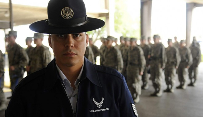 Femei-recrut, violate de instructorii Air Force - airforceviol-1344869413.jpg