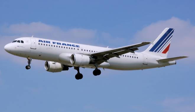 Alertă cu bombă la bordul unui avion care mergea către Paris - airfrance-1449560684.jpg