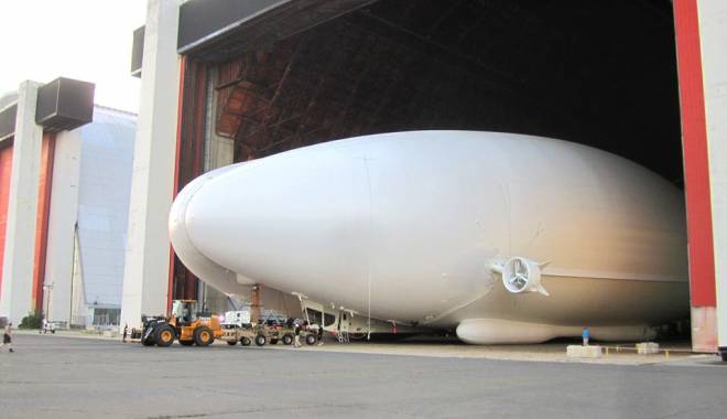 Britanicii au lansat cea mai mare aeronavă din lume - airlander10-1458630849.jpg