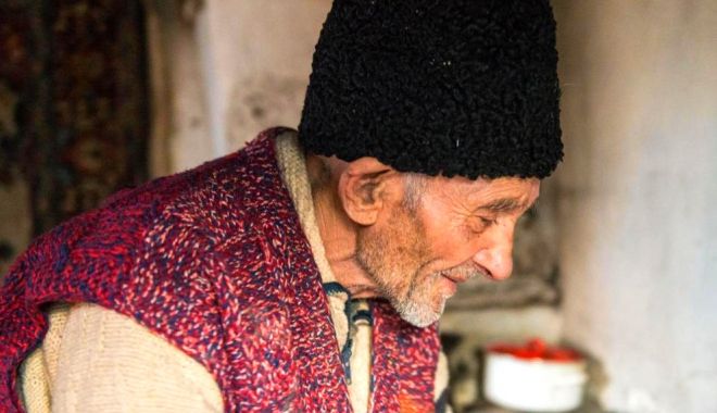 Se caută soluţii pentru ajutorarea vârstnicilor nevoiaşi - ajutoare-1641499145.jpg