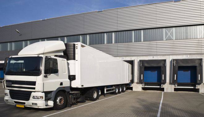 Transportatorii şi distribuitorii români ajutați pentru compensarea creşterii preţului la combustibil - ajutor-transportatori-1707499084.jpg