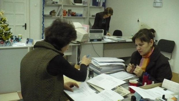 Șomaj doar pentru cei care au cotizat șase luni la bugetul de stat - ajutordesomaj13143400-1321545038.jpg
