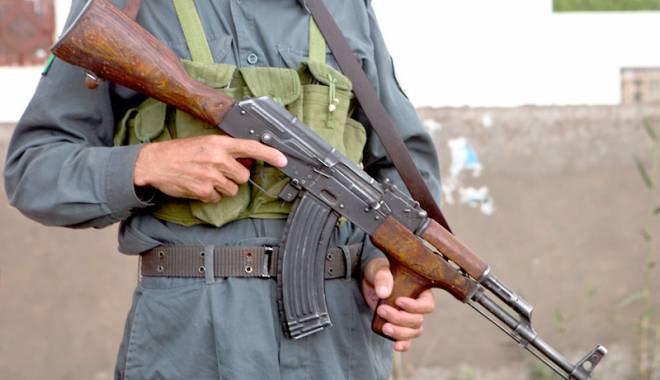 Autorii atacului terorist din Tunis aveau mitraliere AK-47 provenind din România - ak47-1426788933.jpg