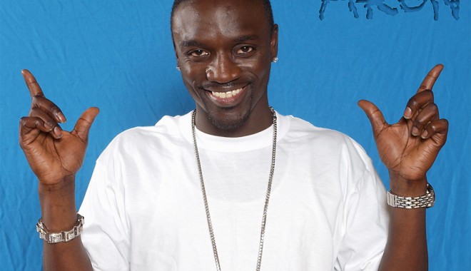Rapperul Akon a ajuns în România! - akonwallpaper-1371652984.jpg