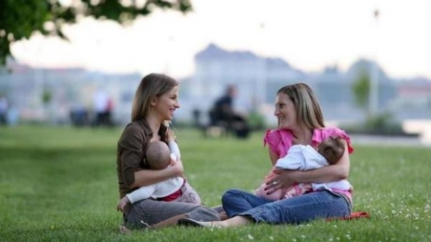 Vești bune pentru mamele care vor să alăpteze în public - alaptare31215500-1501918422.jpg