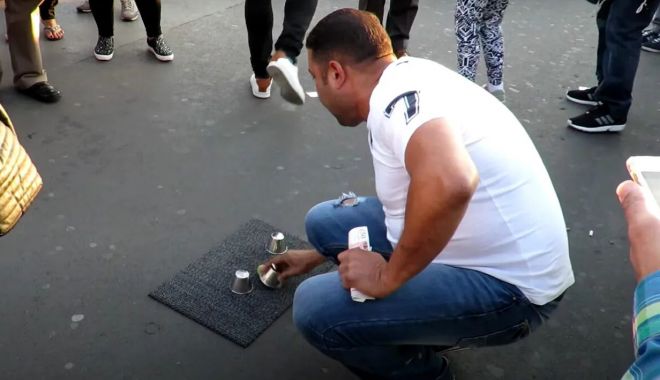O bandă de escroci, care înșelau turiștii cu alba-neagra la Paris, a fost dezmembrată - alba-1687876275.jpg