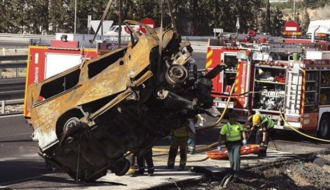 Opt ROMÂNI au MURIT într-un grav accident. Microbuzul lor, CARBONIZAT - albatera3644x36227309200-1406098716.jpg