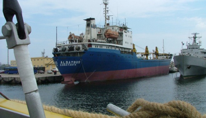 Asta e flota comercială a României: 5 nave maritime și 2.030 nave fluviale! - albatros-1313168983.jpg