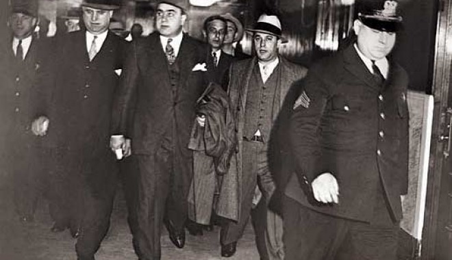 Gangsterii americani în dezbatere la American Corner - alcapone-1328049489.jpg