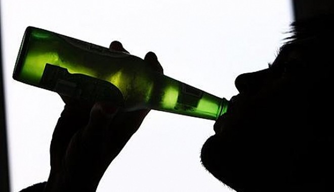 Tinerii care consumă alcool ar putea deveni dependenți - alcool-1369652450.jpg