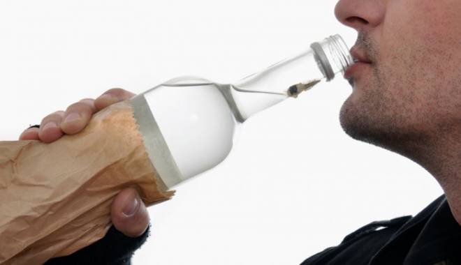 Patru tineri au murit după ce au băut ALCOOL falsificat - alcool-1451317474.jpg
