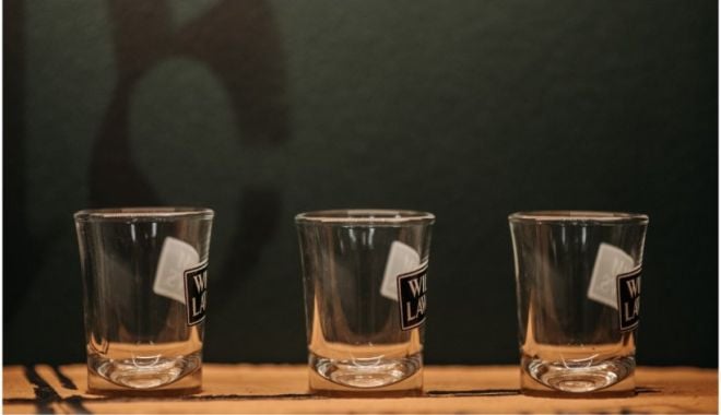 Persoane decedate în Rusia, după ce au consumat alcool contrafăcut - alcool-1633698013.jpg
