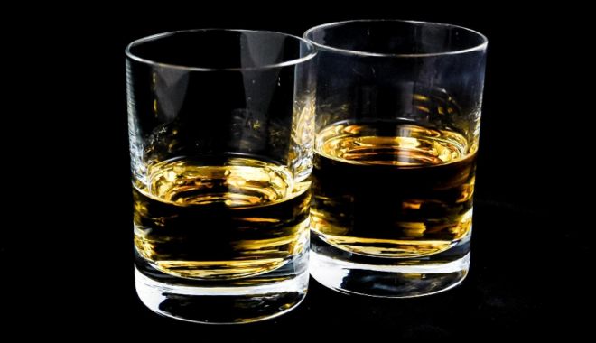 Zeci de morți și răniți în stare critică, după ce au consumat alcool contrafăcut - alcool-1639763747.jpg