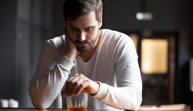 Consumul excesiv de alcool duce la afectarea creierului - alcool-1691582253.jpg