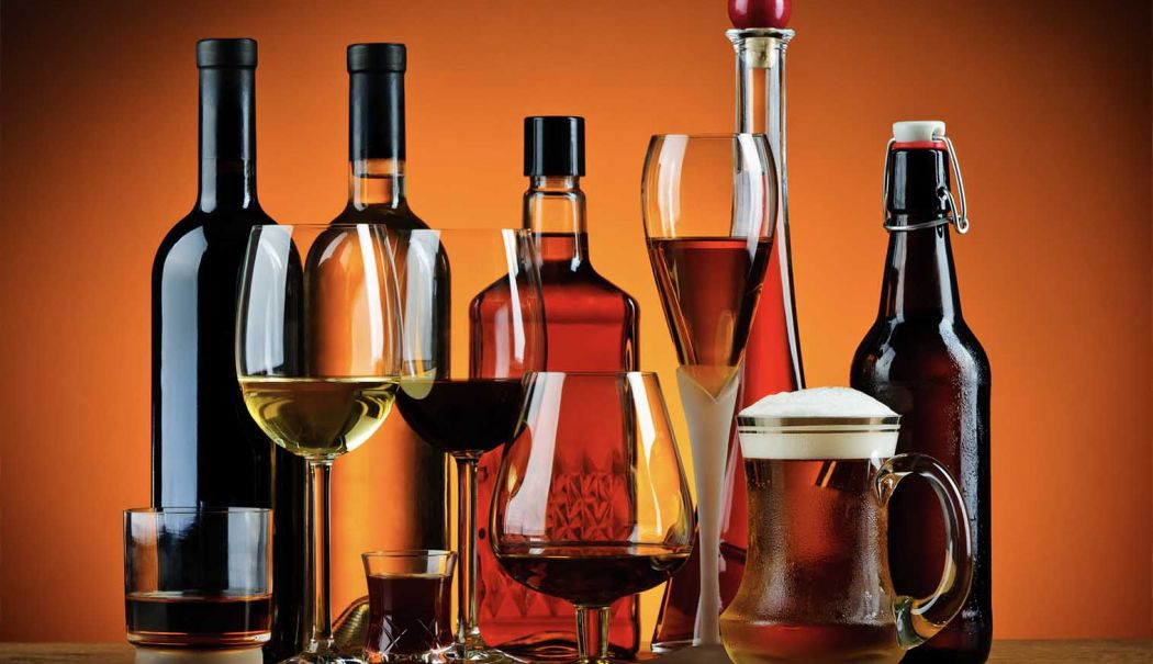 Românii consumă tot mai mult alcool. Vinul şi băuturile tari, printre favorite - alcool-1734273574.jpg
