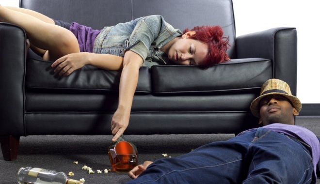Calvarul de a trăi alături de un bețiv notoriu. Până la demență, un singur pas! - alcoolism2-1490885974.jpg