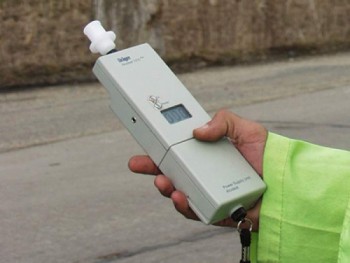 Dosare penale pentru șoferii prinși băuți la volan - alcooltest31-1352107639.jpg