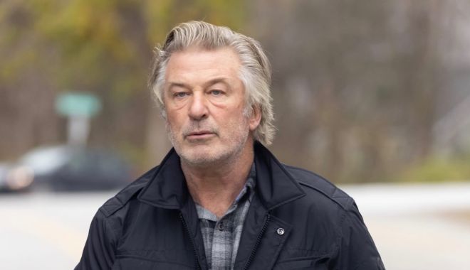 Poliția a obținut mandat de percheziție pentru telefonul actorului Alec Baldwin - alecbaldwinn-1639754255.jpg