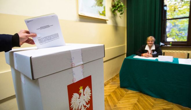 Alegeri în Polonia. Conservatorii câștigă teren în regiuni,  dar pierd marile orașe - alegeri-1540477178.jpg