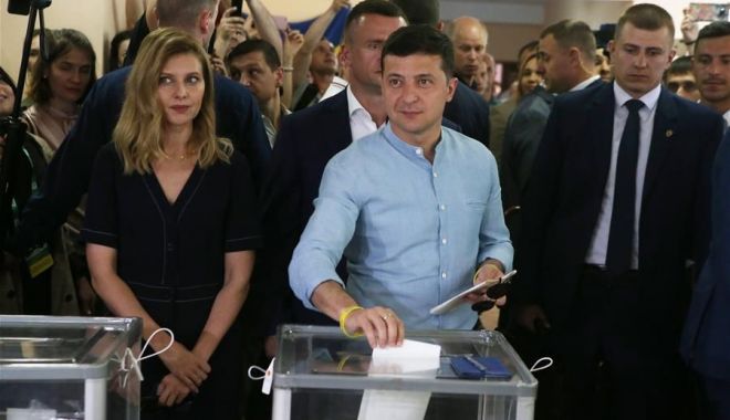 Alegeri parlamentare anticipate în Ucraina. Victorie zdrobitoare a partidului lui Zelenski - alegeri-1564337427.jpg