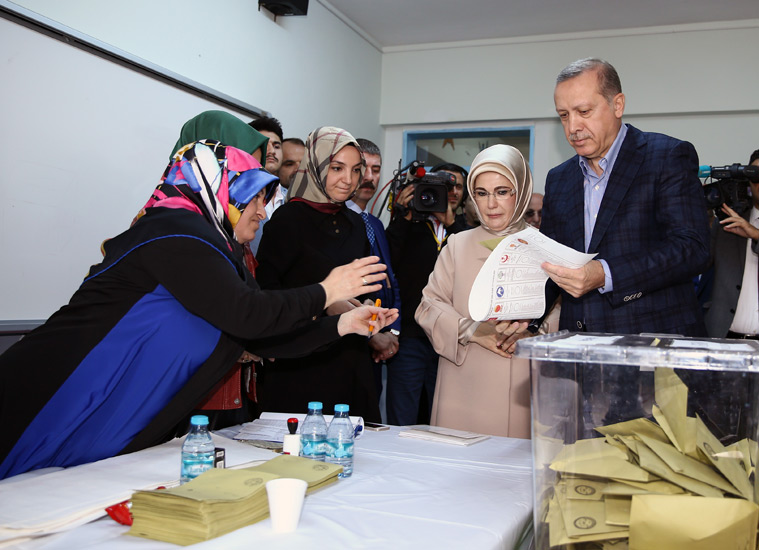 Turcii merg duminică la vot pentru a-și alege primarii