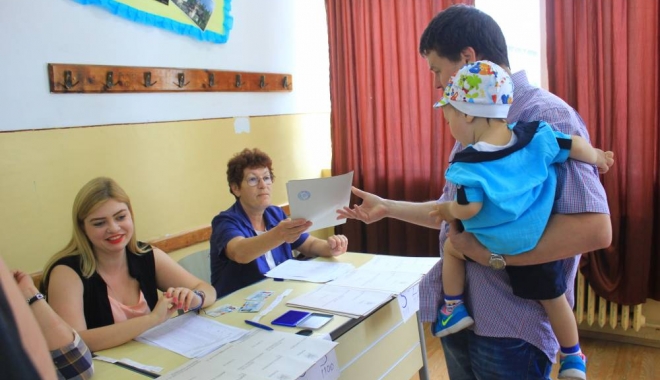 Se fac plățile pentru cei care au lucrat în secțiile de votare. De unde puteți ridica banii - alegeri2016471465129733-1466148865.jpg