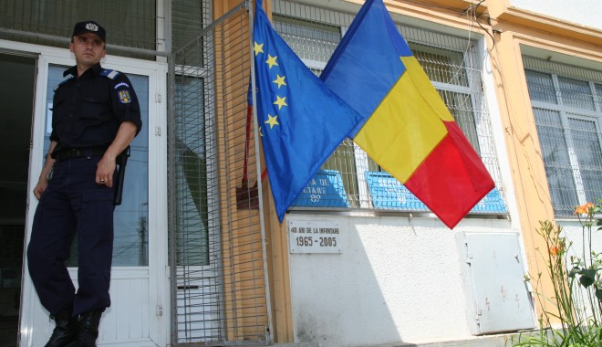 ALEGERI EUROPARLAMENTARE /  Atenție mare! Închisoare de la șase luni la trei ani, asta riști dacă votezi de mai multe ori - alegerieuroparlamentarivotare79-1401006572.jpg