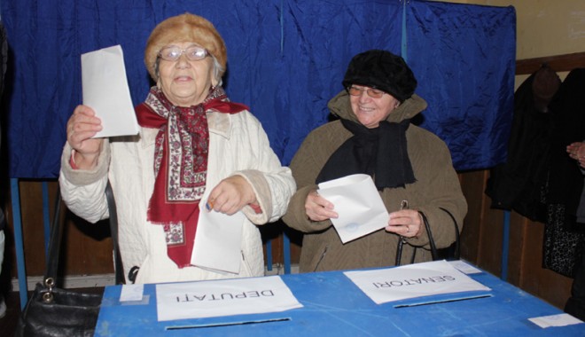 Constănțenii au înfruntat ploaia ca să voteze - alegeriparlamentare201246-1355091405.jpg